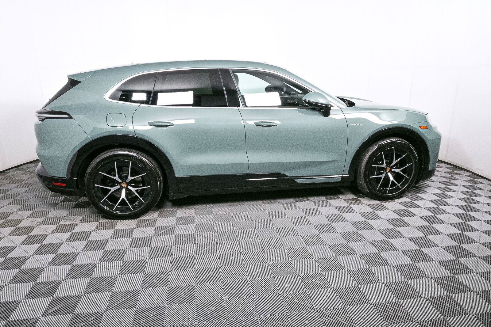 New 2026 Porsche Cayenne Electric AWD/4WD image 28