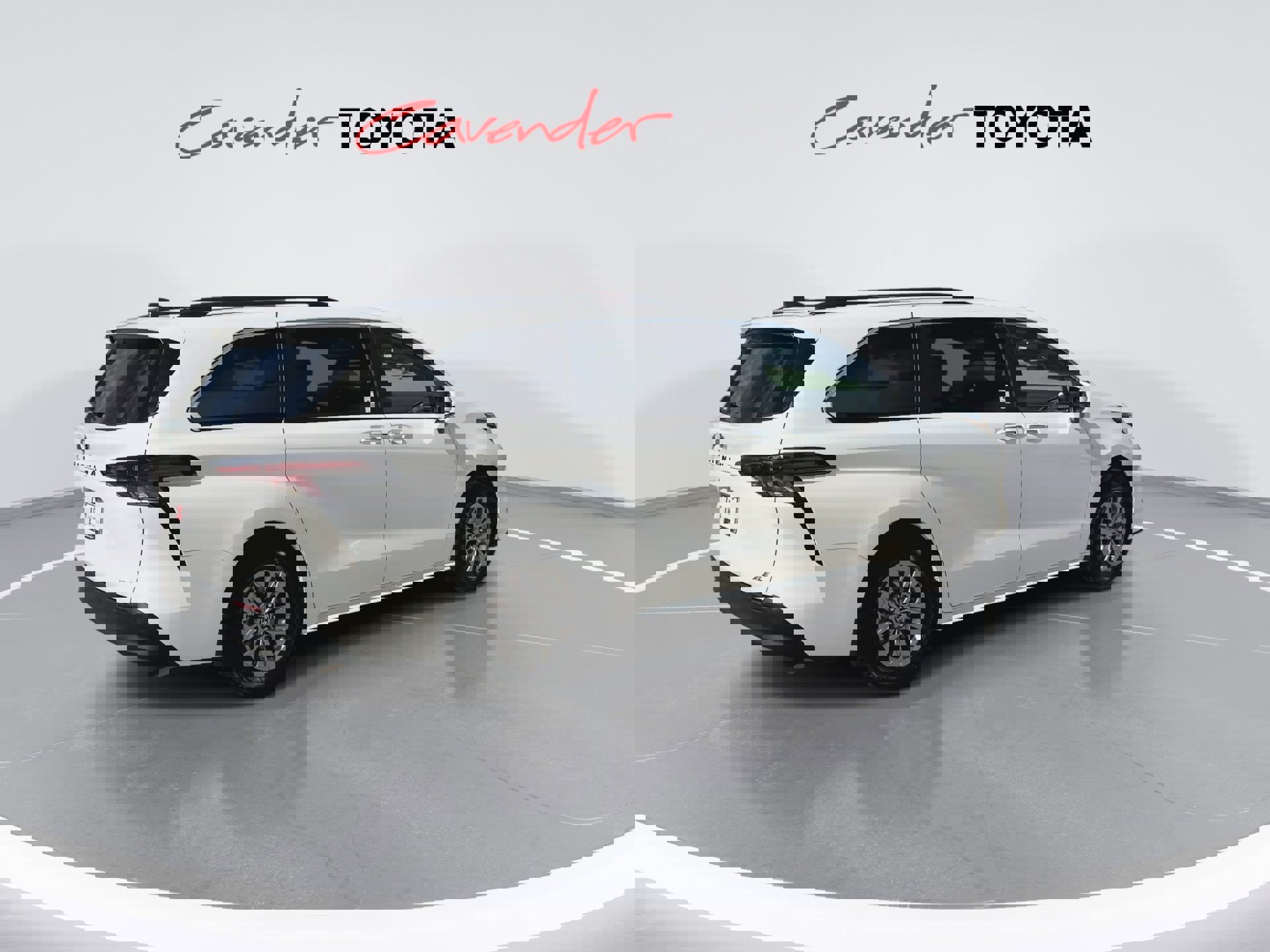 Used 2026 Toyota Sienna XLE image 8