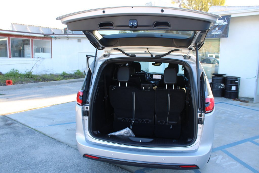 New 2026 Chrysler Pacifica Select w/ S Appearance Package image 28