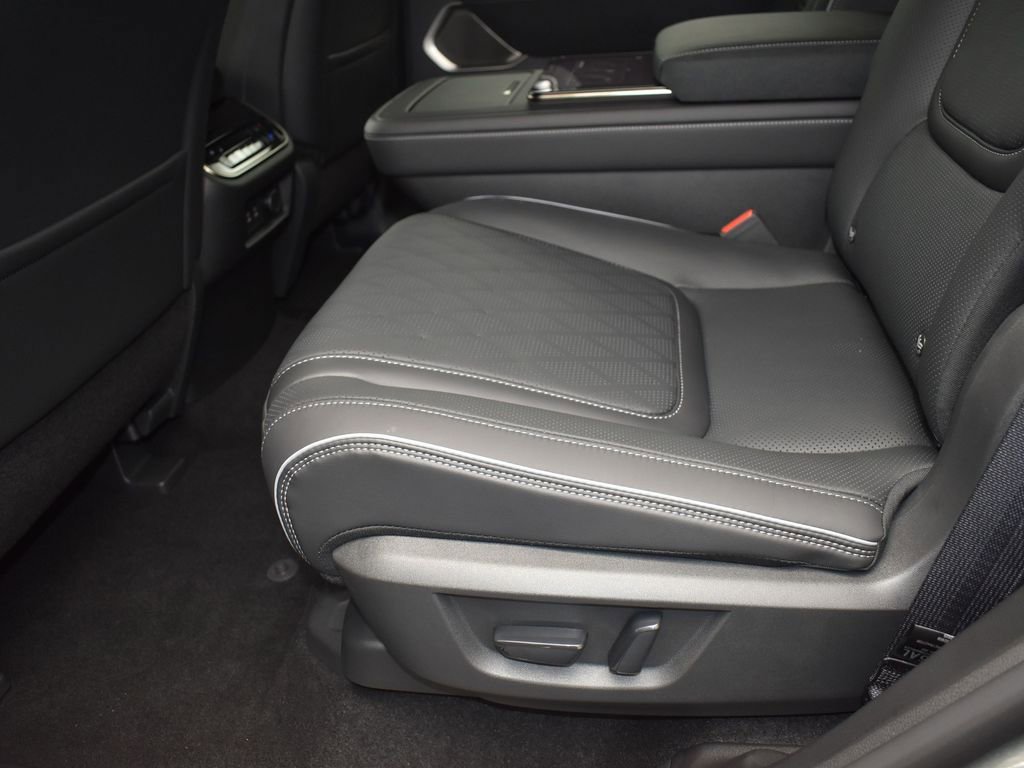 New 2026 INFINITI QX80 Autograph w/ Premium Cargo Package image 16