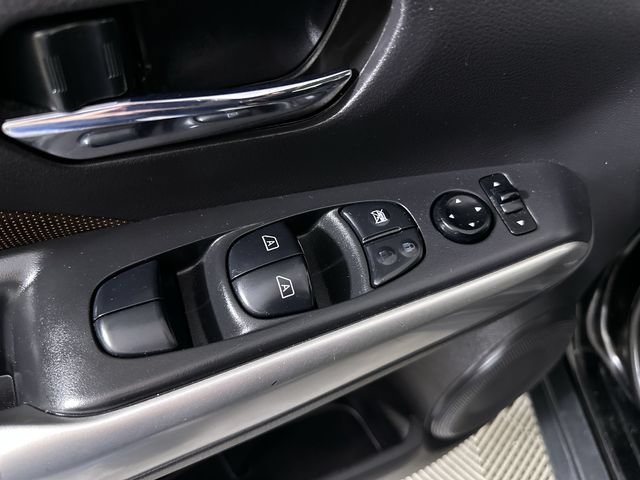 Used 2020 Nissan Kicks SR FWD image 24