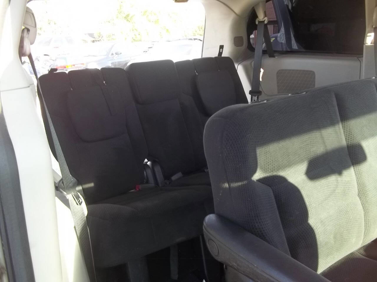 Used 2016 Dodge Grand Caravan American Value Package FWD image 11