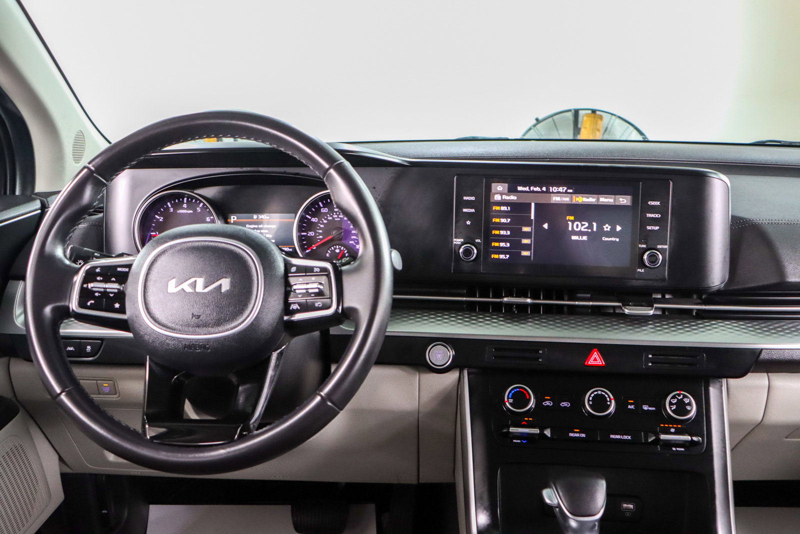 Used 2024 Kia Carnival LX image 17