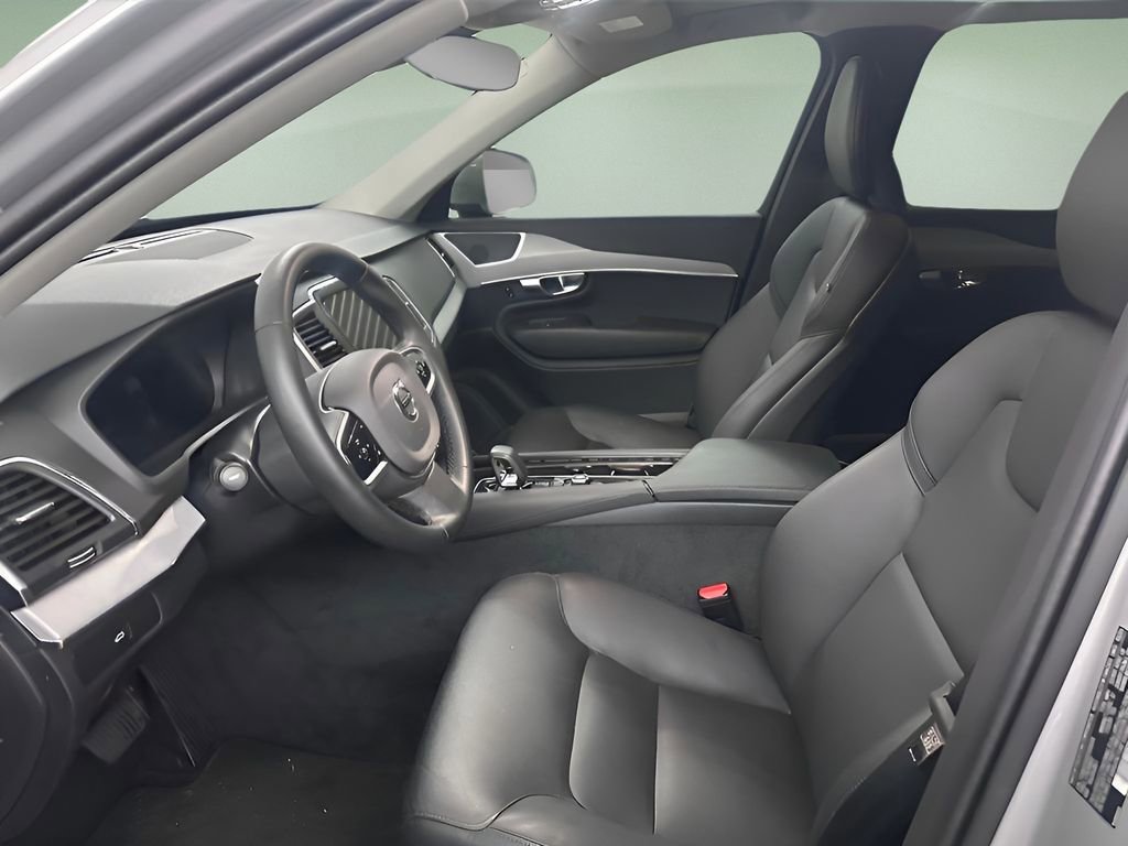 Certified 2025 Volvo XC90 B5 Core image 32