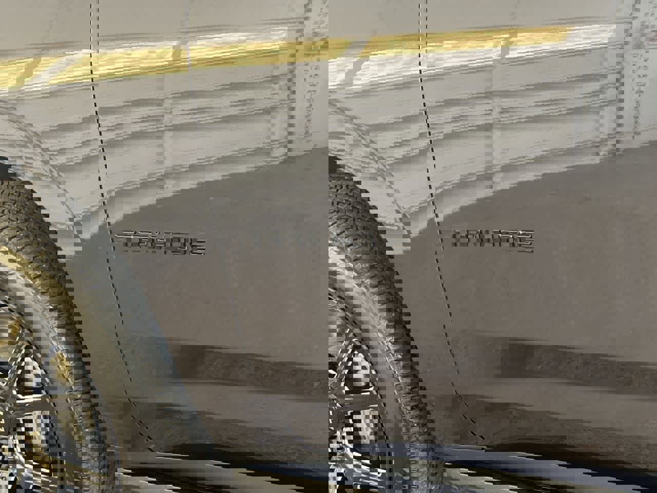 Used 2024 Chevrolet Tahoe High Country w/ Premium Package 2 image 10