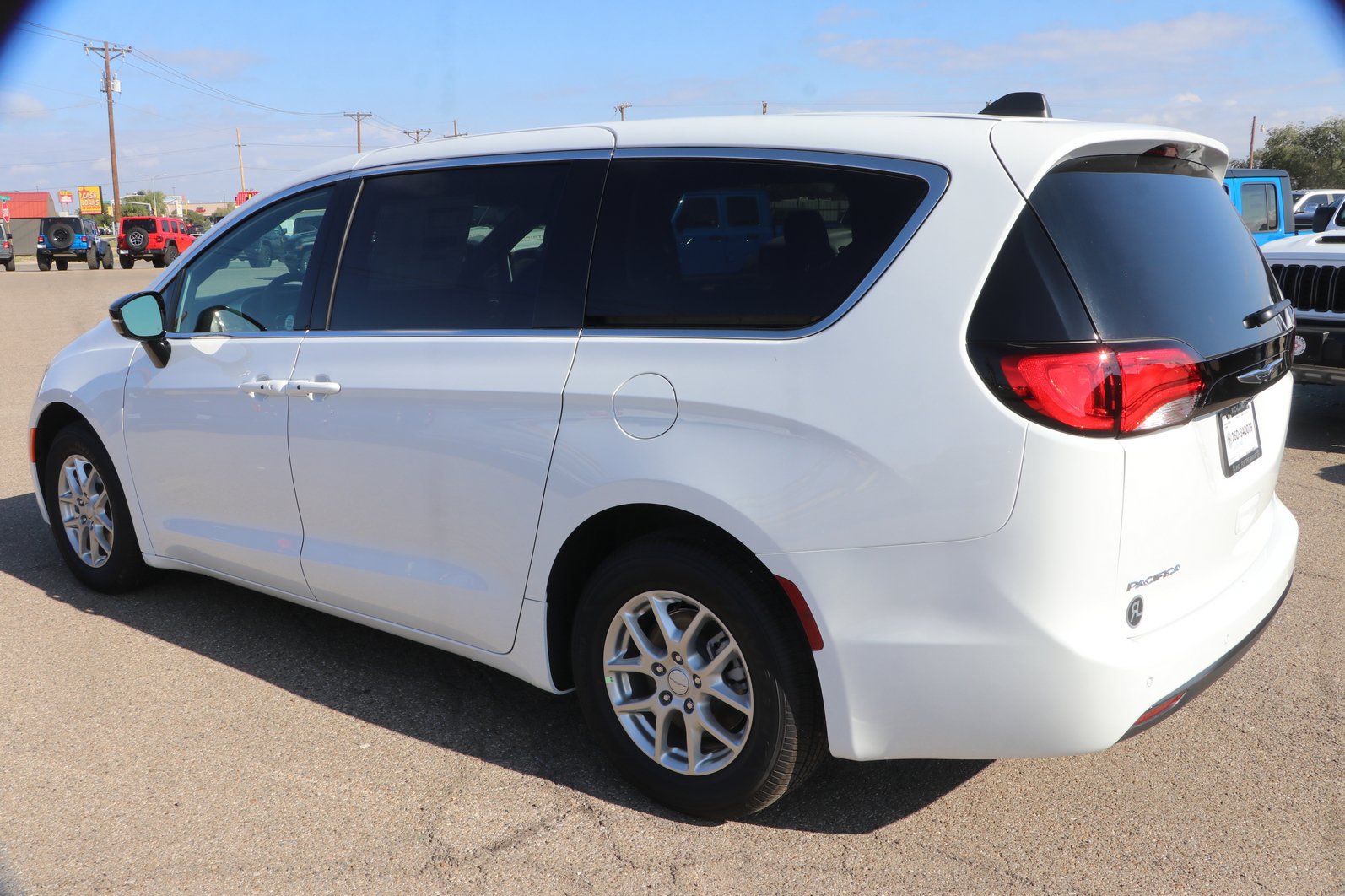 New 2027 Chrysler Pacifica LX FWD image 5