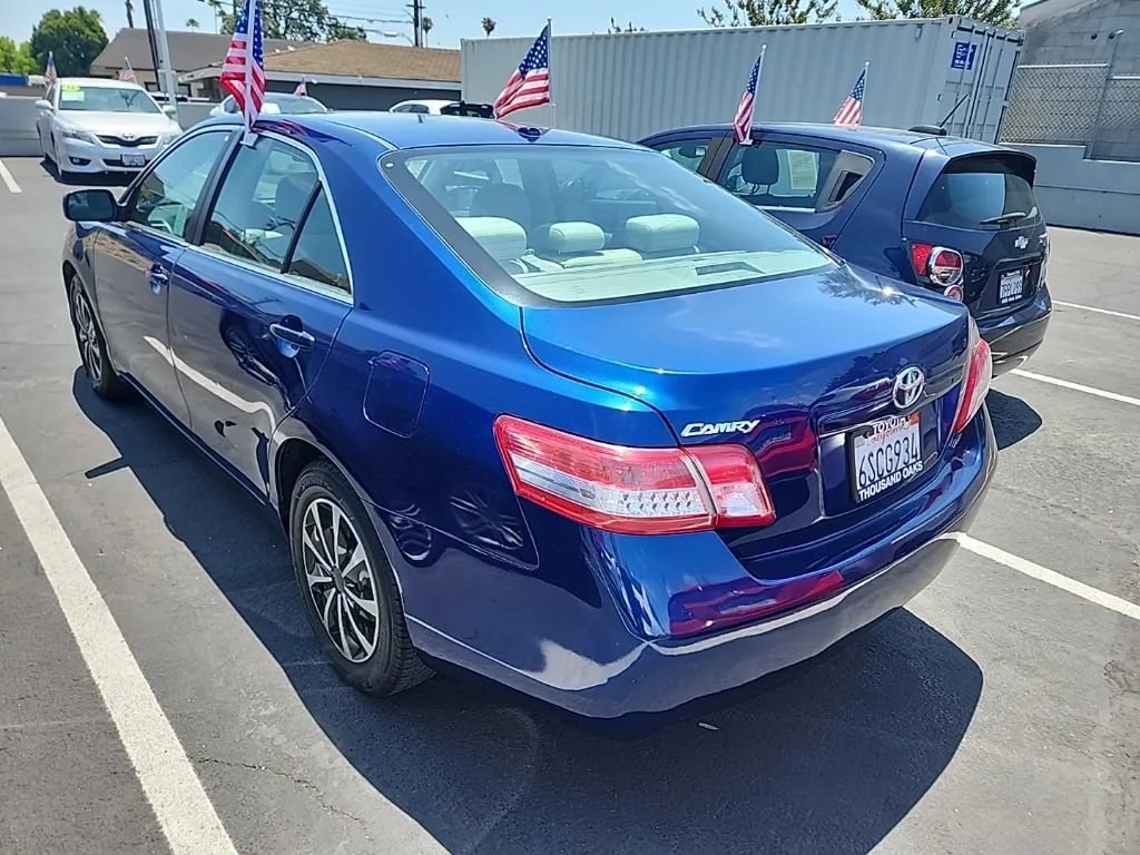 Used 2011 Toyota Camry LE FWD image 3