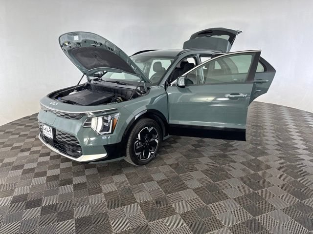 Certified 2023 Kia Niro Wave w/ Wave Preserve Package FWD image 12