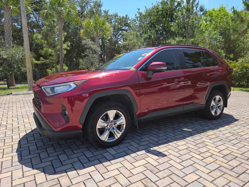 Used 2019 Toyota RAV4 XLE w/ Convenience Package FWD image 3