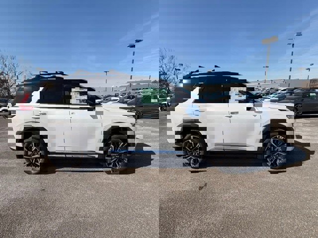 New 2026 Nissan Pathfinder Platinum image 4