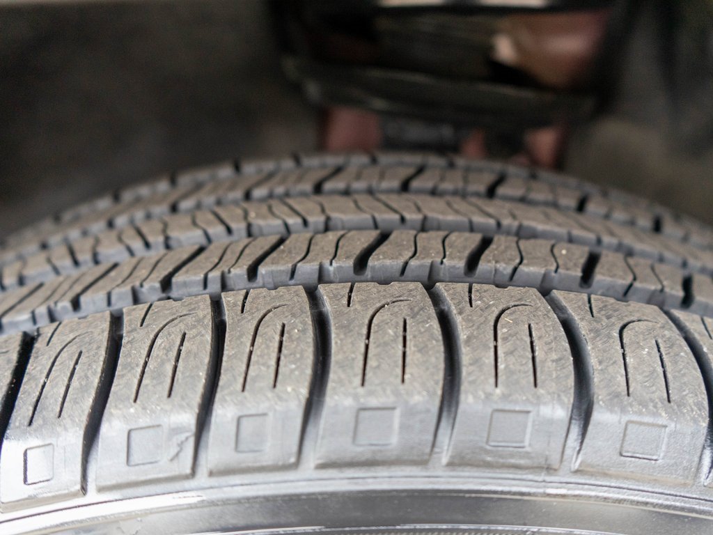 Used 2023 GMC Acadia SLT image 31