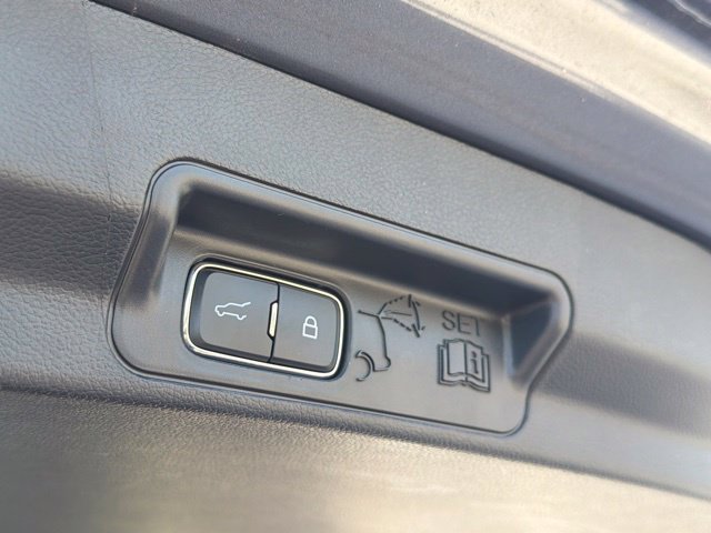 Used 2025 Ford Explorer Active w/ Active Comfort Package RWD image 16