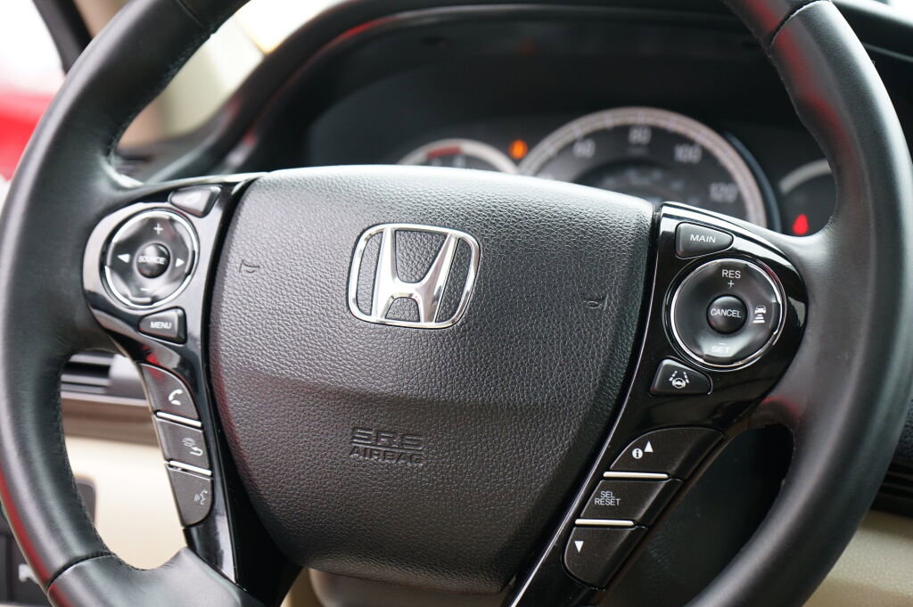 Used 2017 Honda Accord Touring image 18
