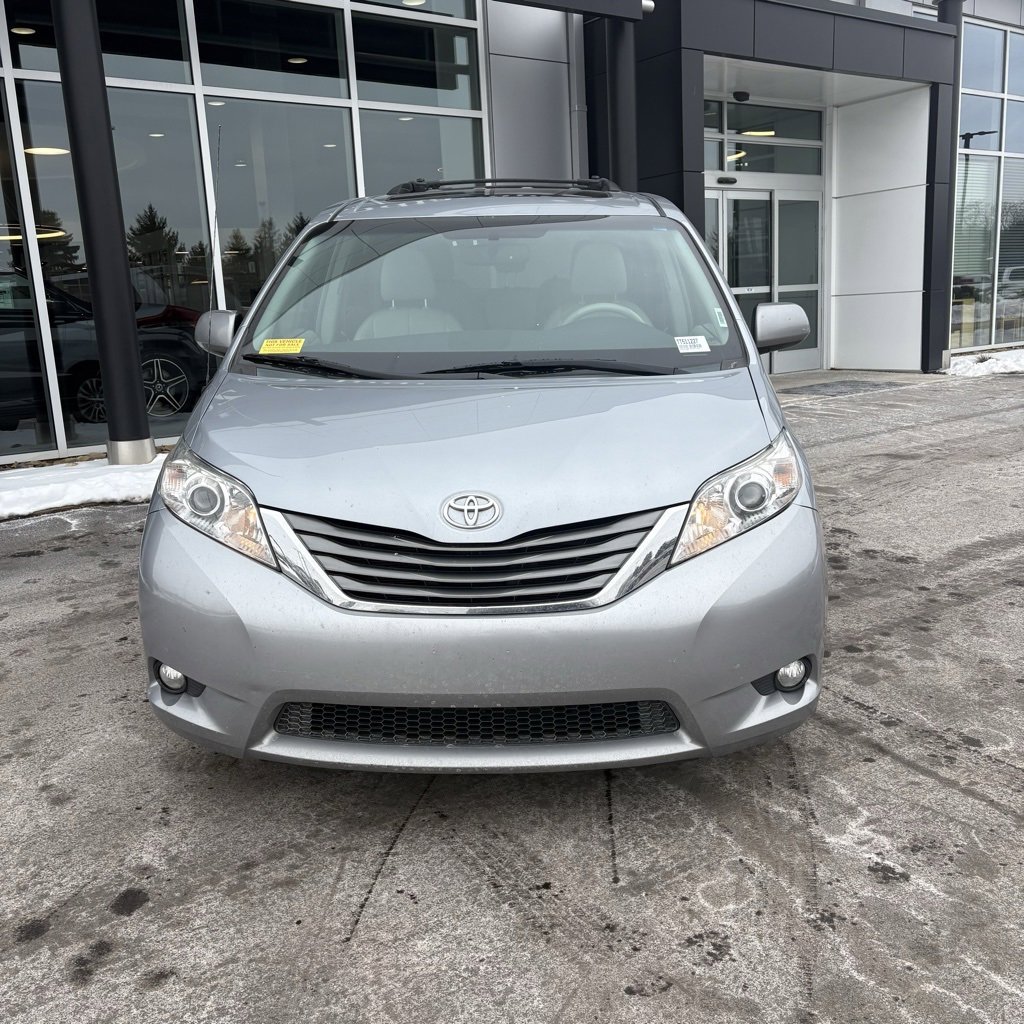 Used 2014 Toyota Sienna XLE image 2