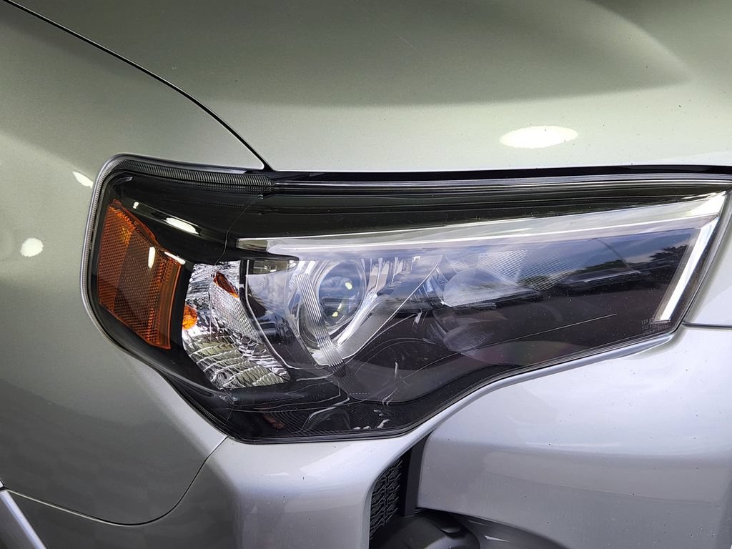 Used 2018 Toyota 4Runner SR5 Premium AWD/4WD image 10