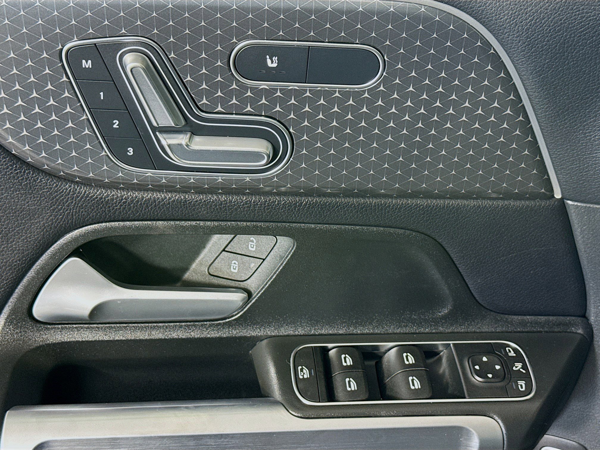 Used 2025 Mercedes-Benz GLB 250 image 24