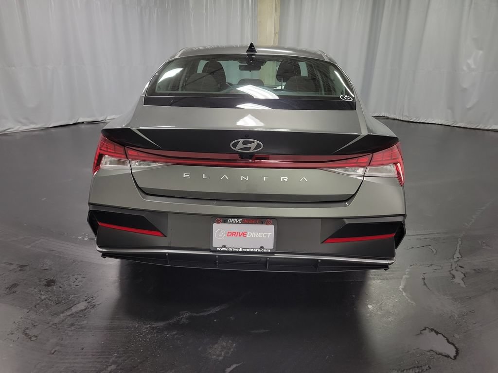 Used 2025 Hyundai Elantra SEL FWD image 7