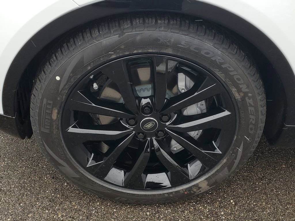 New 2026 Land Rover Discovery Dynamic SE image 5