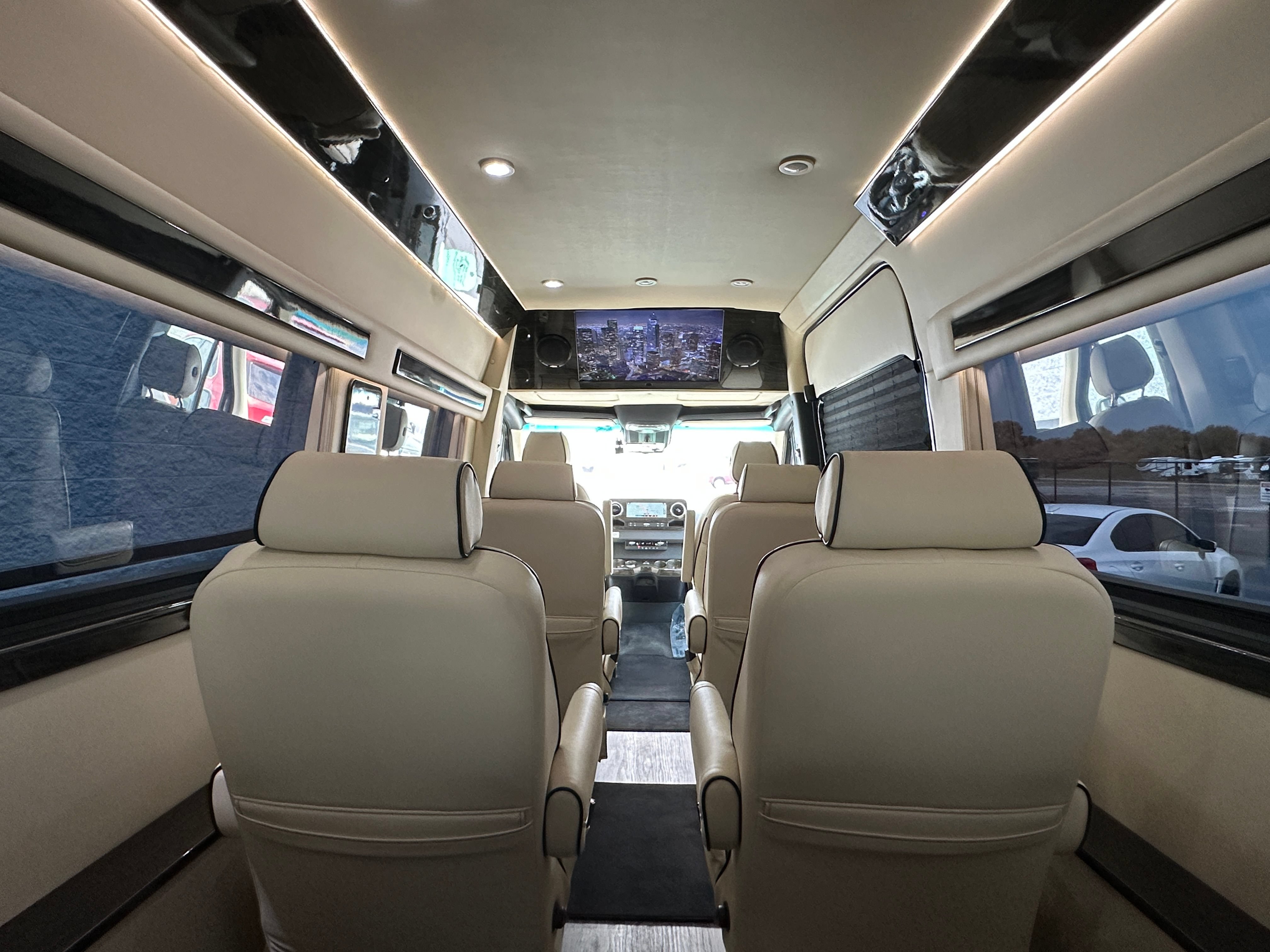 Used 2024 Mercedes-Benz Sprinter 3500 image 46