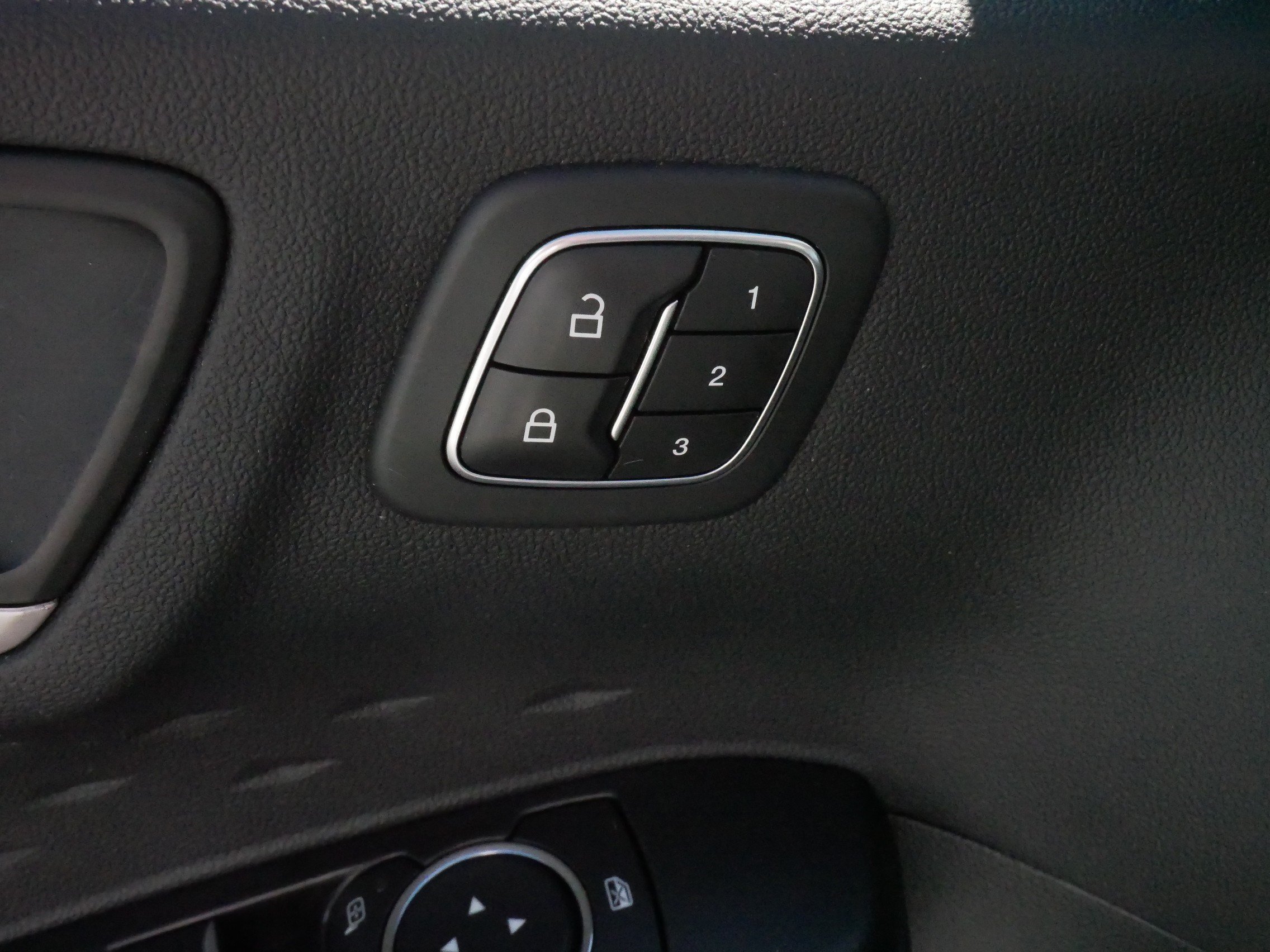 Used 2020 Ford Escape SEL AWD/4WD image 19