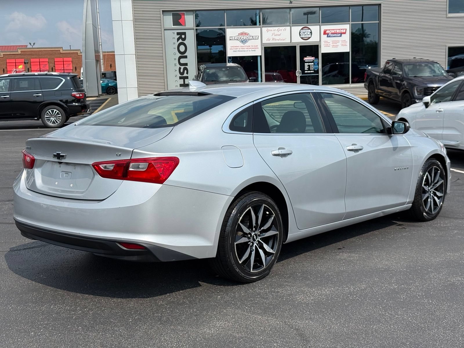 Used 2017 Chevrolet Malibu LT FWD image 4