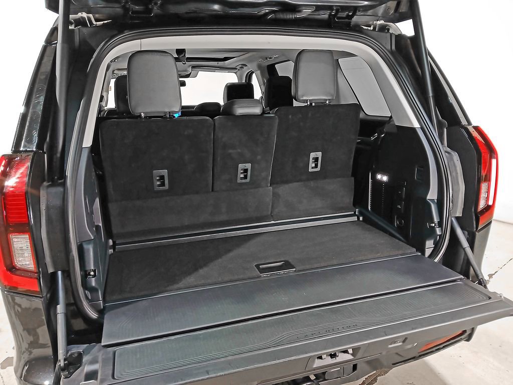 Used 2025 Ford Expedition Active AWD/4WD image 7