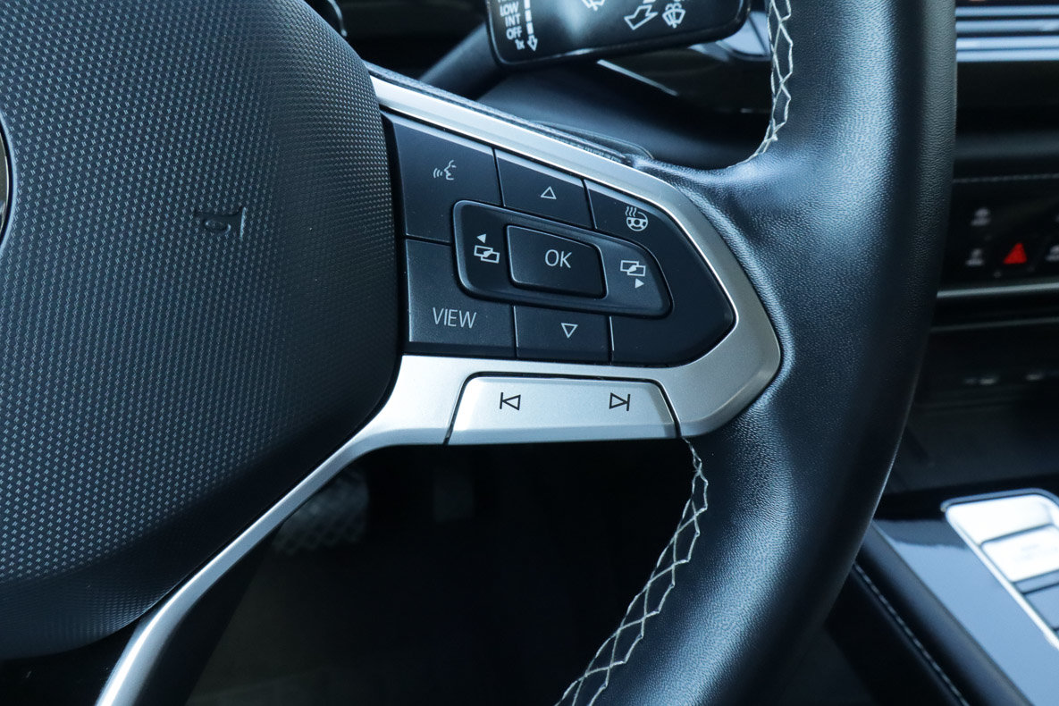 Used 2025 Volkswagen Atlas SE FWD image 30