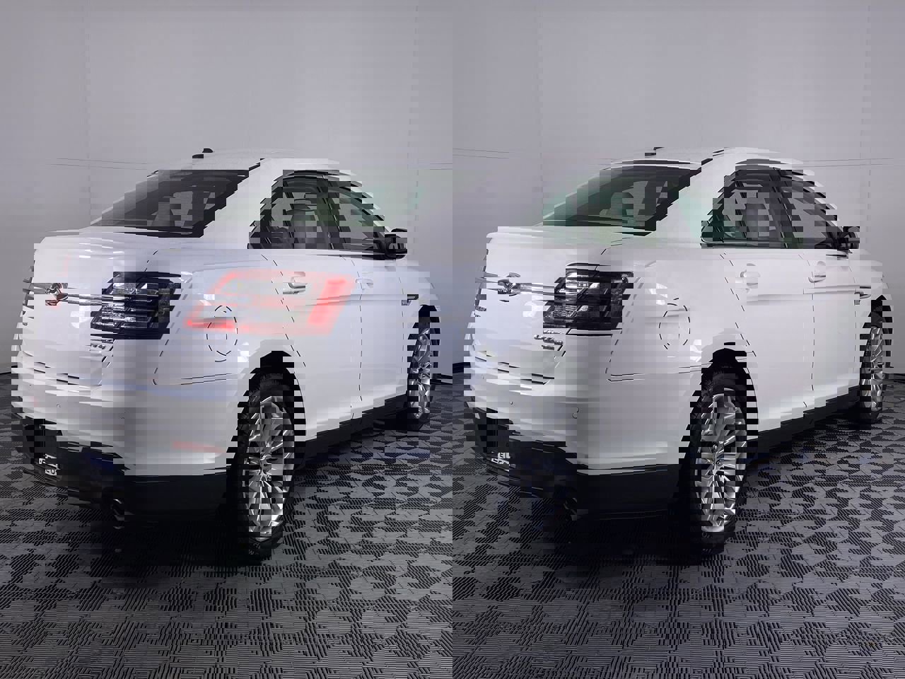 Used 2018 Ford Taurus Limited w/ Driver Assist Package image 19