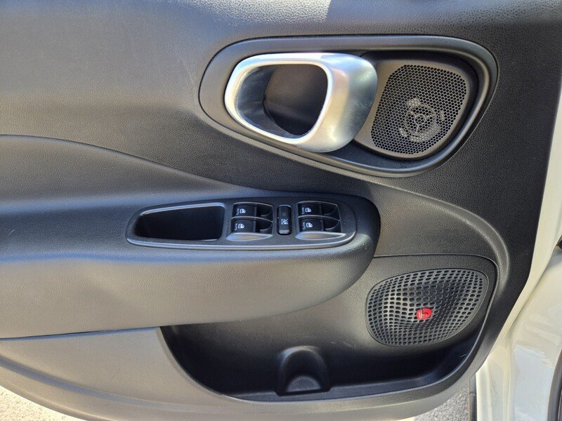 Used 2015 FIAT 500L Trekking FWD image 17