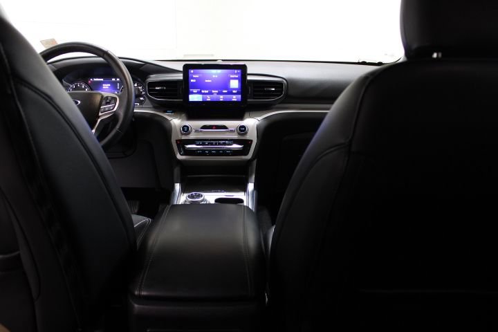 Used 2023 Ford Explorer XLT w/ Equipment Group 202A image 27