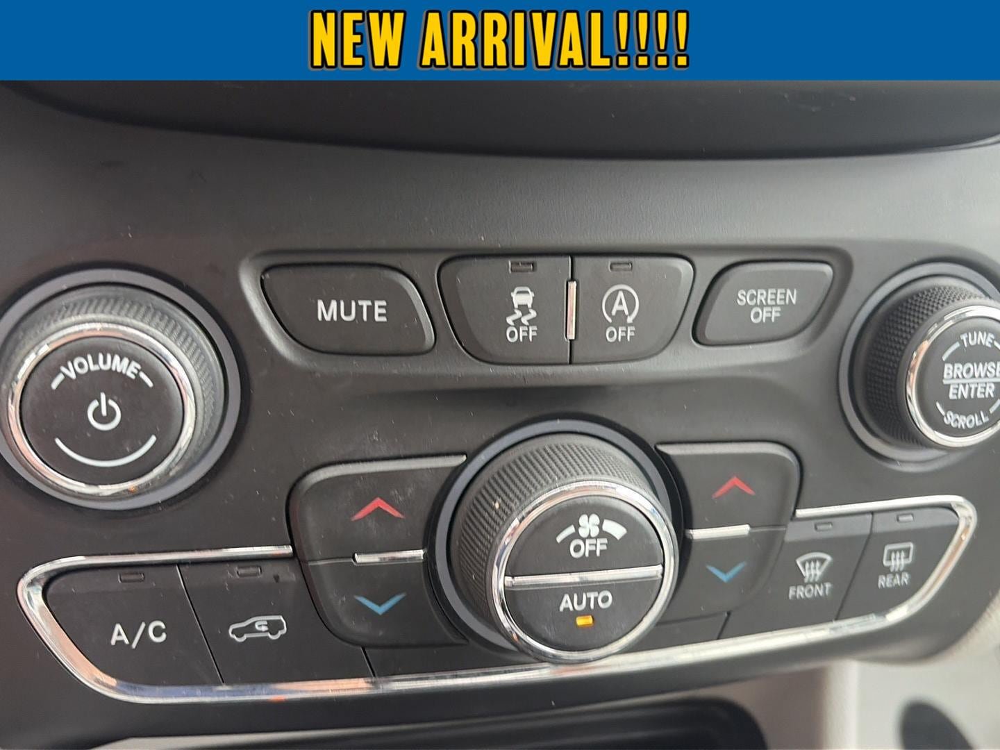 Used 2019 Jeep Cherokee Limited AWD/4WD image 24