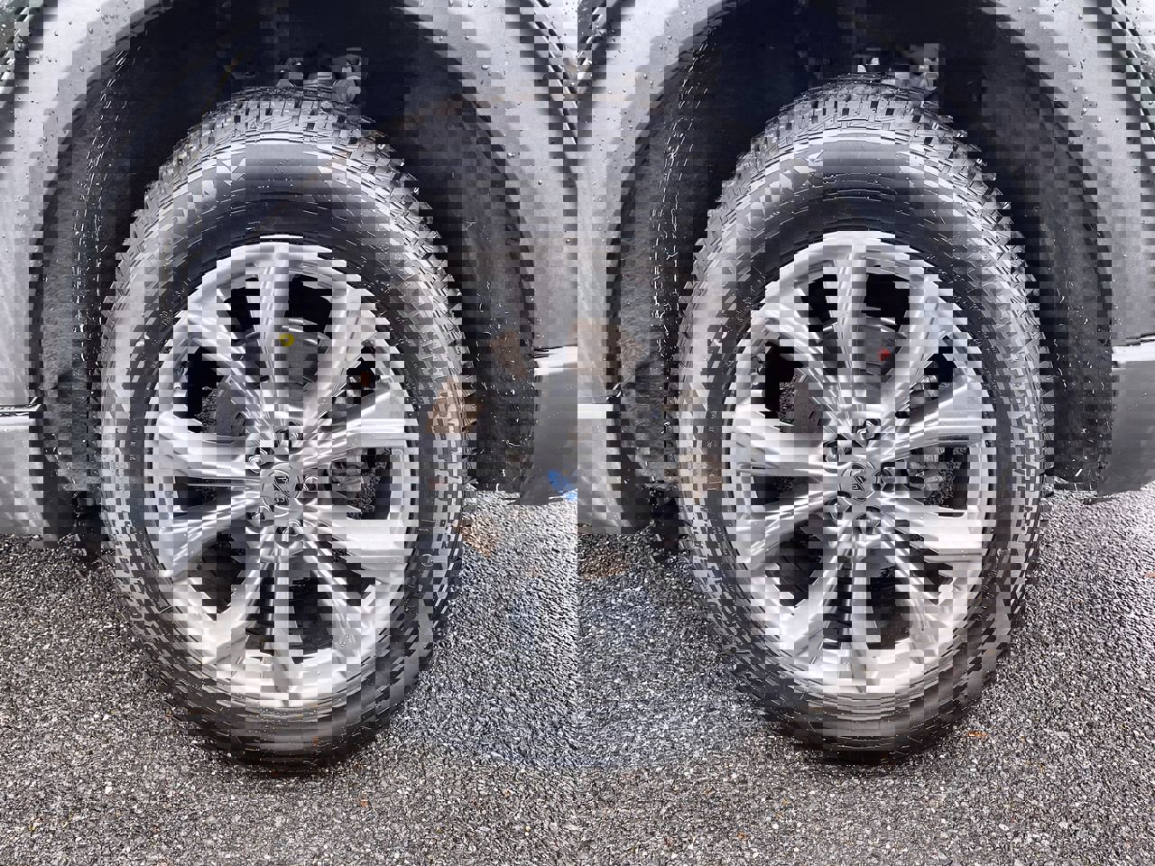 Used 2021 Ford Explorer XLT w/ Equipment Group 202A image 10