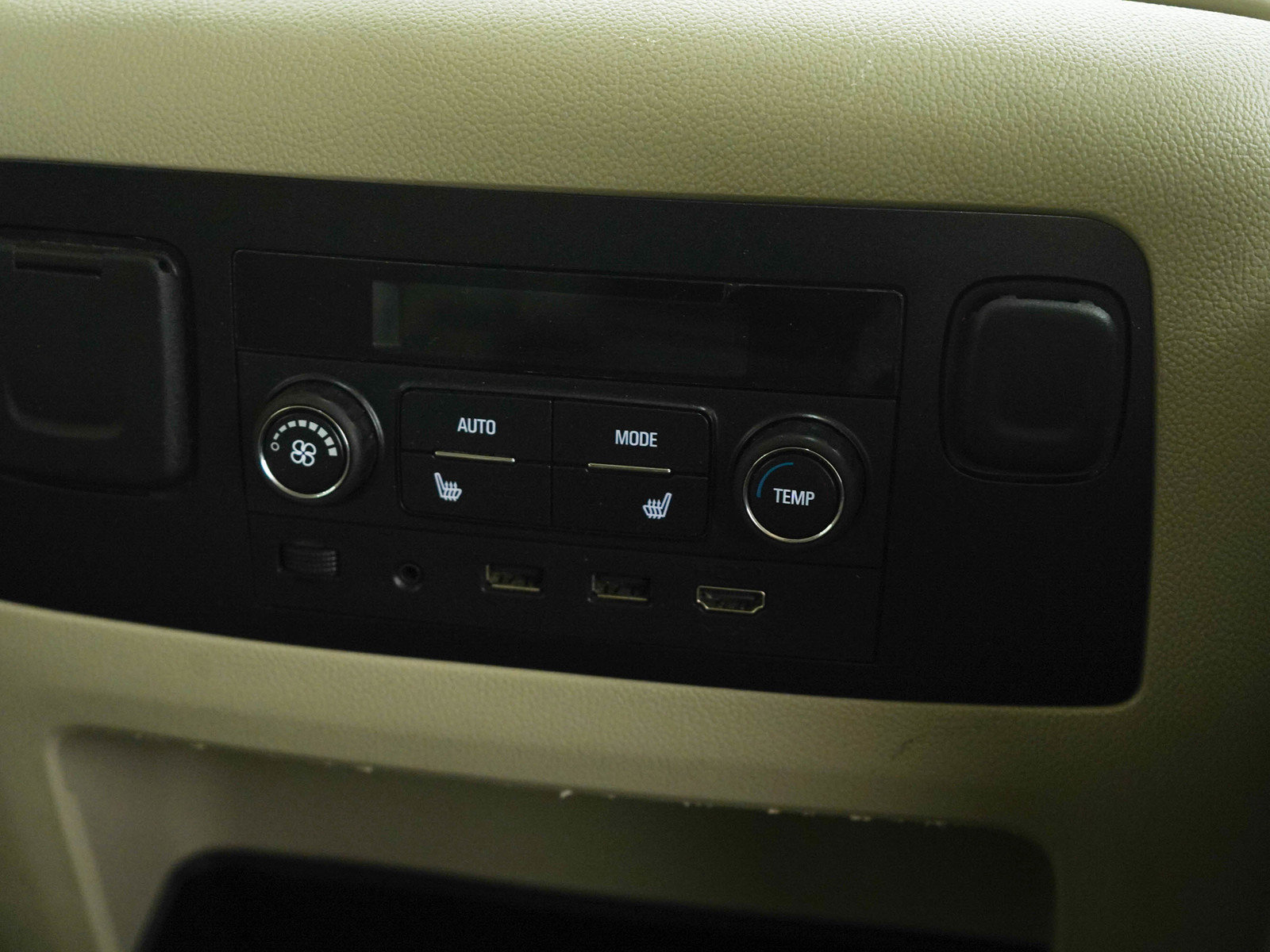 Used 2017 GMC Yukon Denali w/ Open Road Package image 15