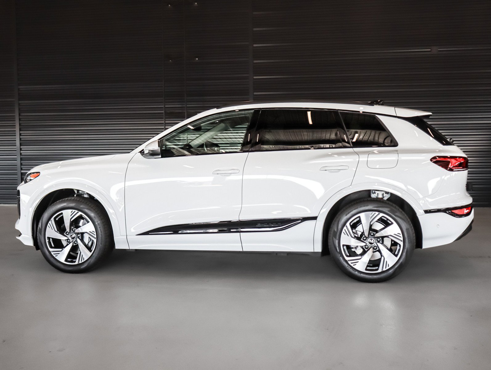 New 2025 Audi Q6 e-tron Premium AWD/4WD image 14