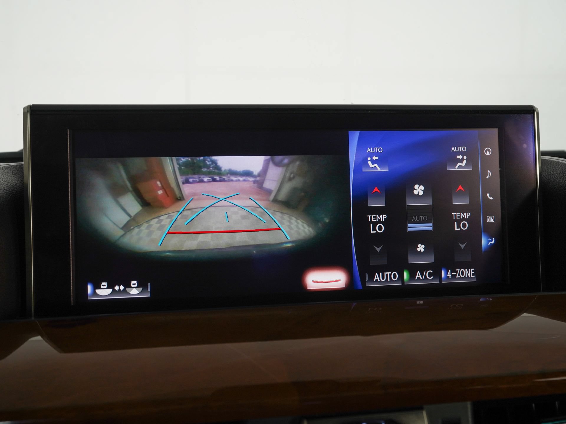 Used 2016 Lexus LX 570 4WD w/ Luxury Package image 26