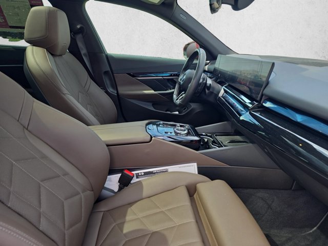 Used 2024 BMW 540i xDrive w/ Executive Package AWD/4WD image 21