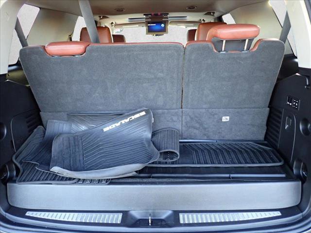 Used 2018 Cadillac Escalade Premium Luxury image 8