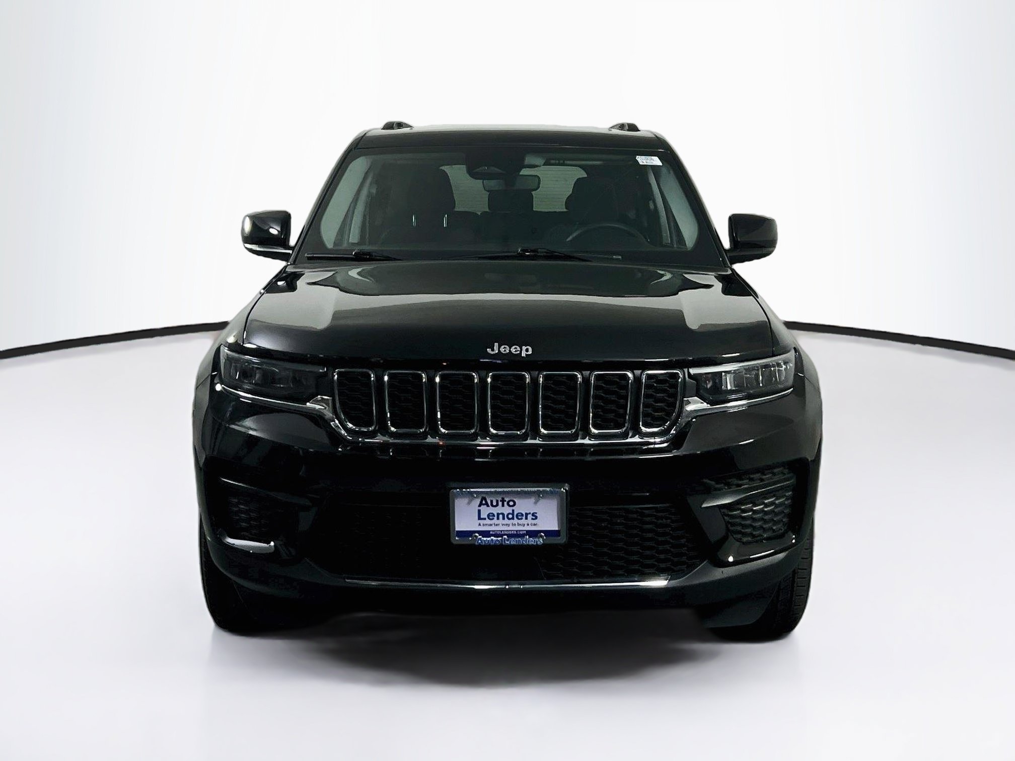 Used 2023 Jeep Grand Cherokee Laredo AWD/4WD image 2