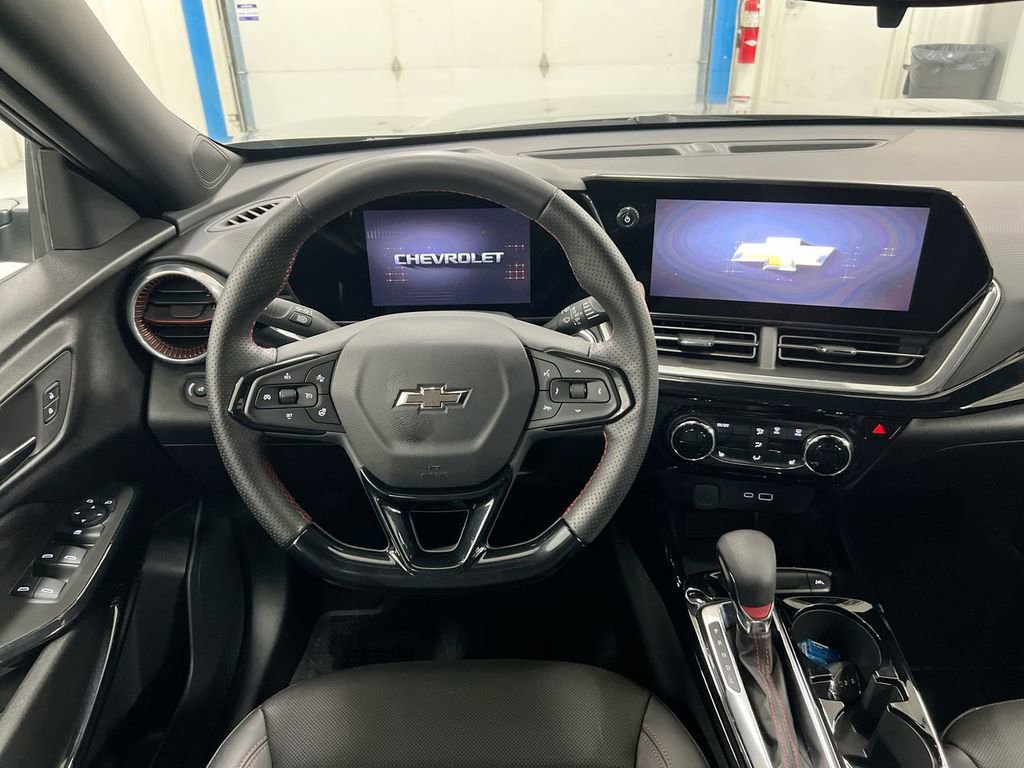 Used 2025 Chevrolet Trax RS w/ Driver Confidence Package image 11