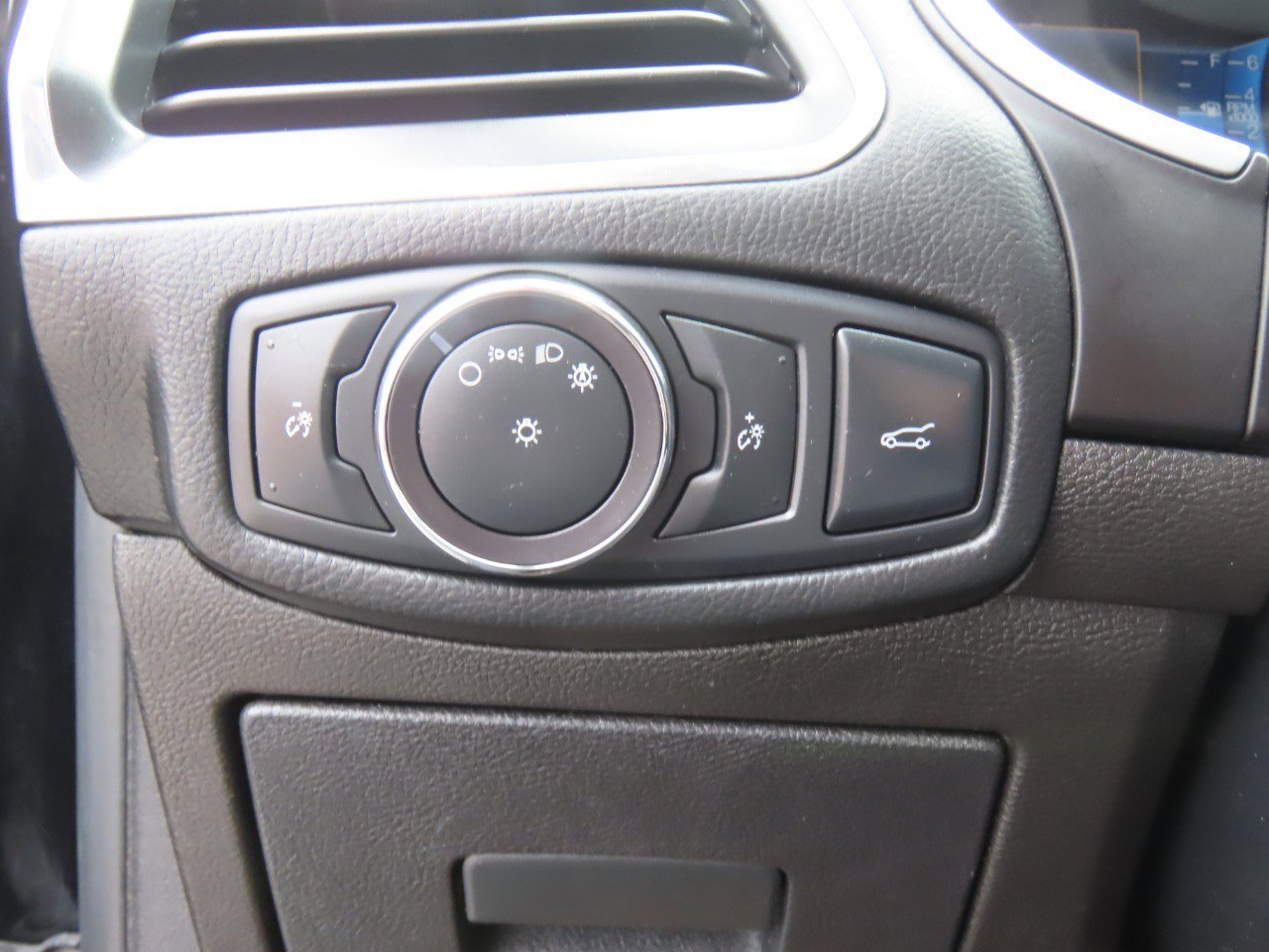 Used 2017 Ford Edge Titanium w/ Technology Package FWD image 27