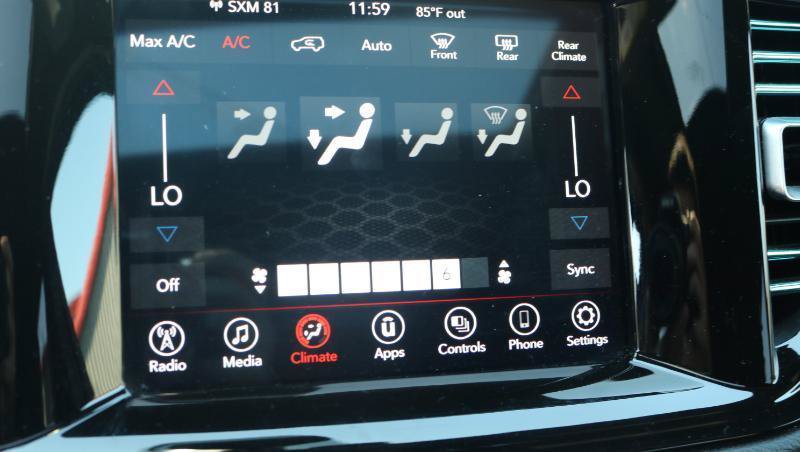 Used 2022 Dodge Durango SXT w/ Blacktop Package AWD/4WD image 11