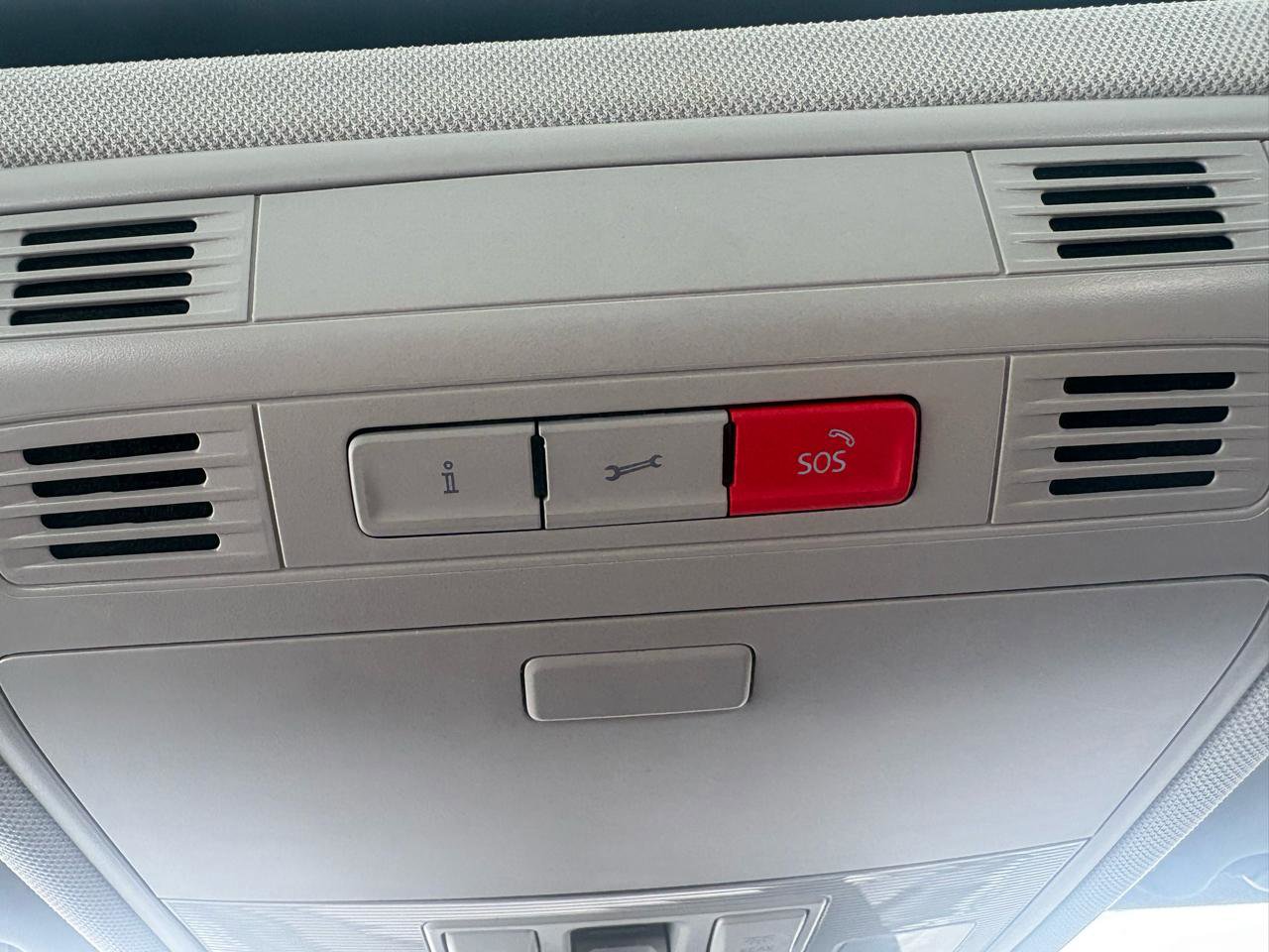 Used 2024 Volkswagen Jetta SE FWD image 19