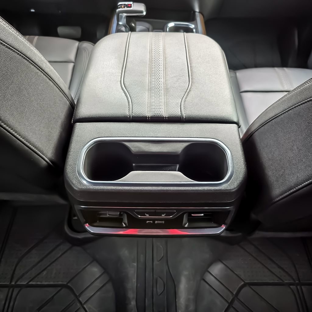 Used 2024 Chevrolet Silverado 1500 High Country w/ High Country Premium Package image 3