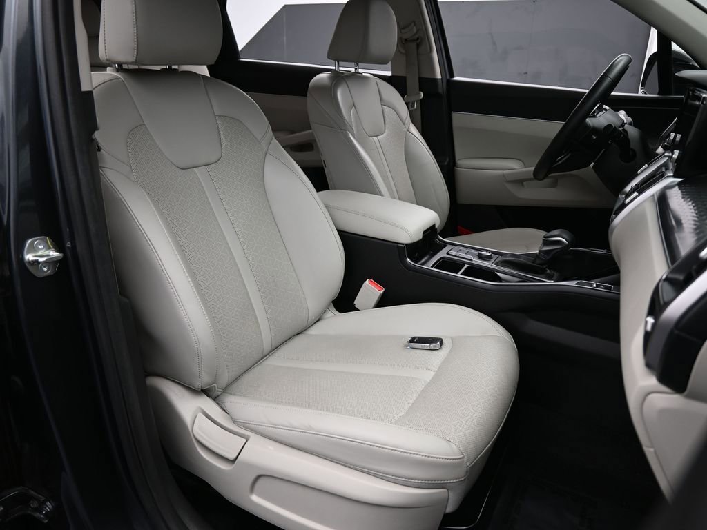 Used 2023 Kia Sorento S image 48