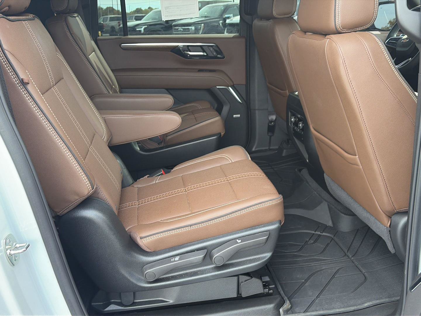 Used 2026 Chevrolet Suburban High Country AWD/4WD image 22