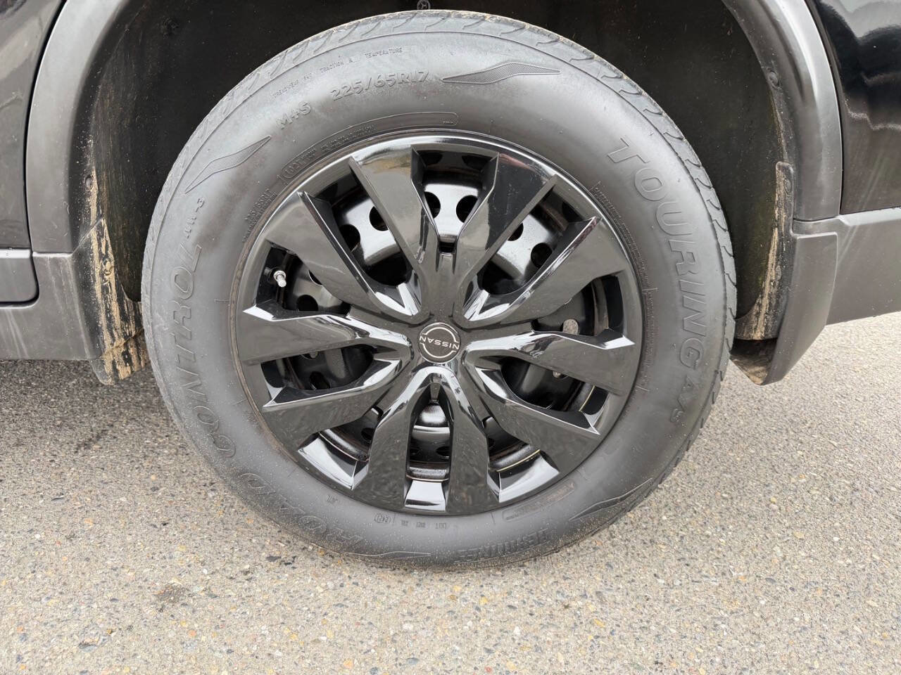 Used 2014 Nissan Rogue S image 3