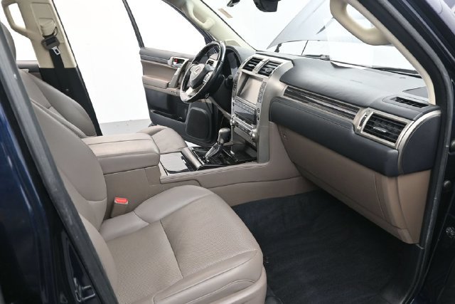 Used 2020 Lexus GX 460 Premium w/ Premium Package AWD/4WD image 30