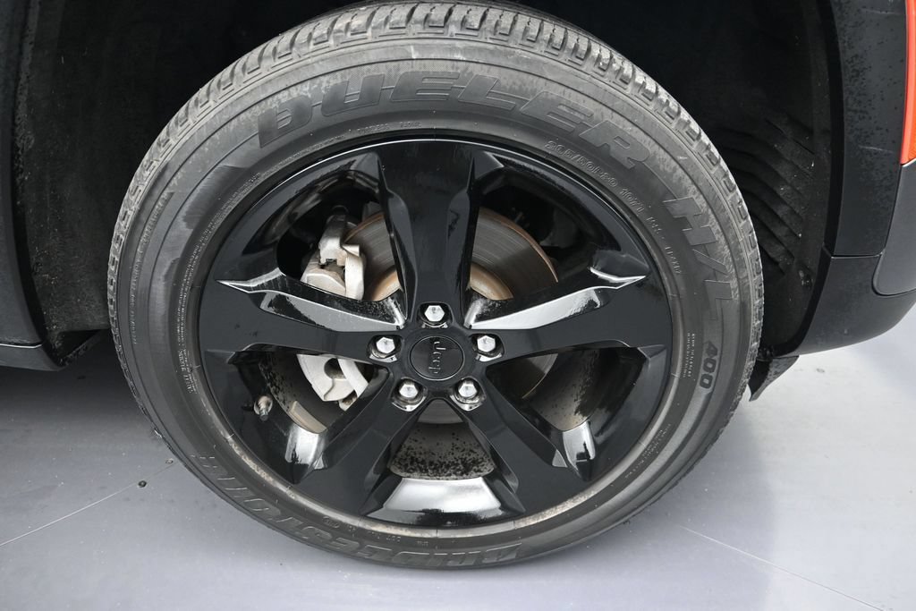 Used 2024 Jeep Grand Cherokee Altitude AWD/4WD image 9