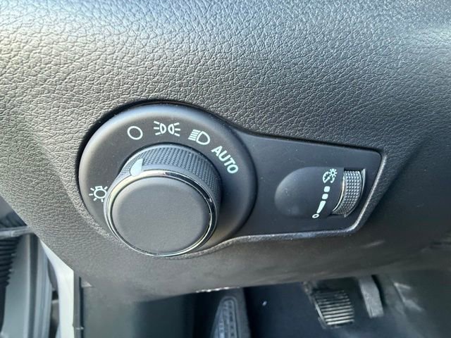 Used 2024 Jeep Compass Sport image 15