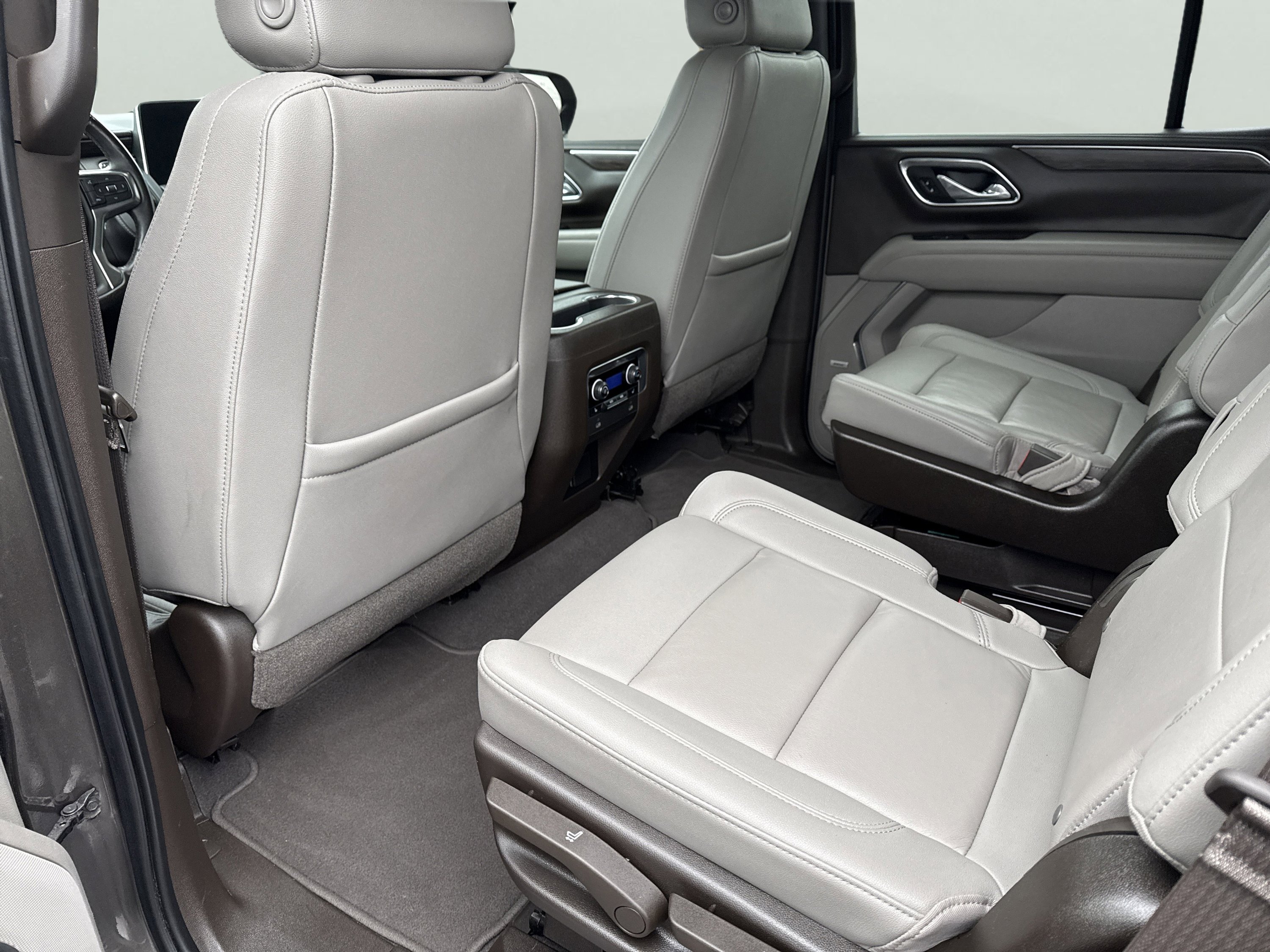 Used 2021 Chevrolet Tahoe Z71 w/ Z71 Off-Road Package image 11